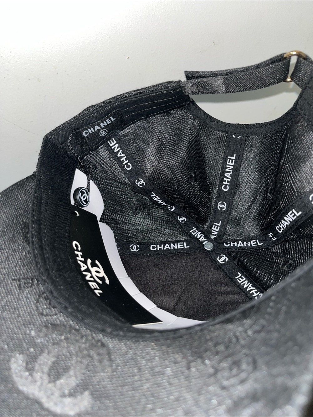 CHANEL Black Cap with White CC Emblem - Picture 3 of 3